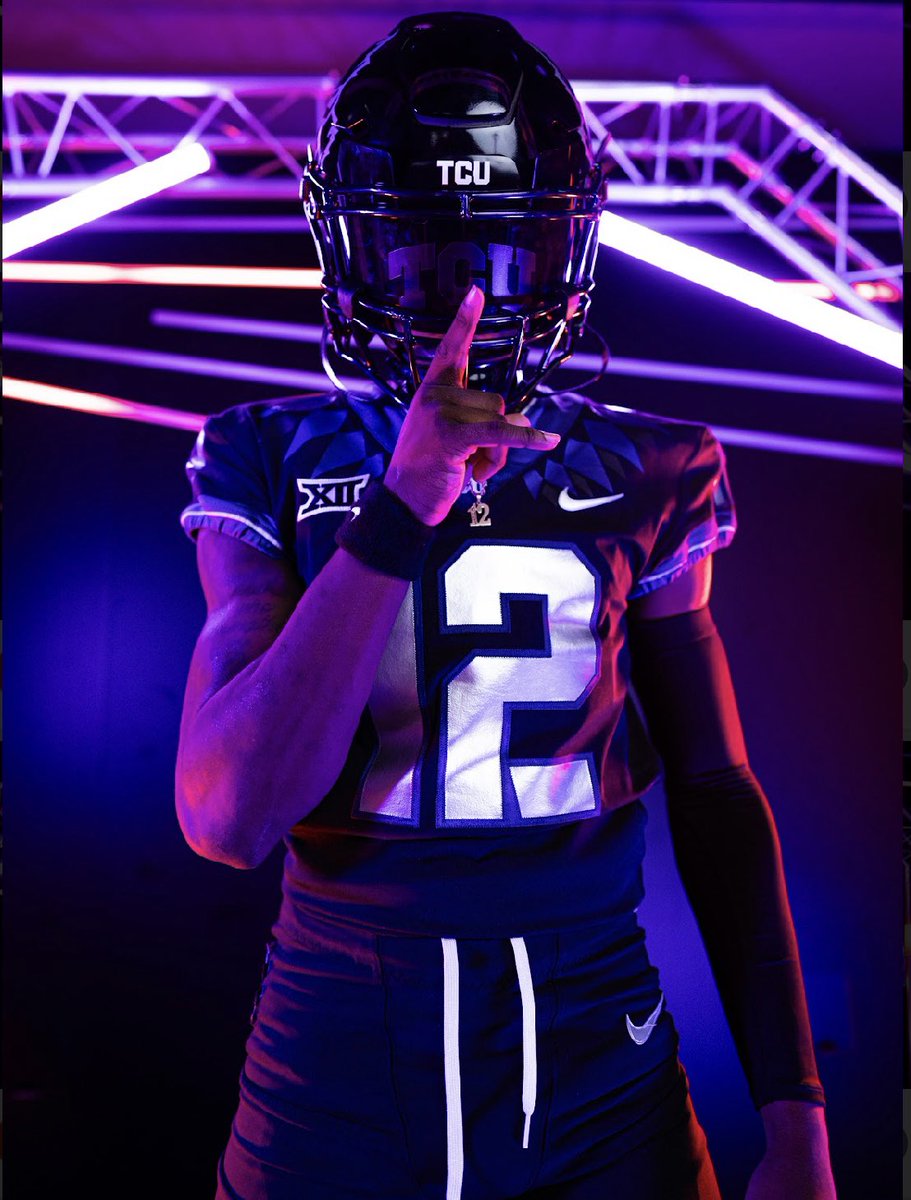 I am blessed and honored to say that I am committed to Texas Christian university🐸🏠 #GoFrogs <a href="/therealraygates/">Ray Gates</a> <a href="/CoachEReinhart/">Eli Reinhart</a> <a href="/MikeRoach247/">Mike Roach</a> <a href="/CoachSonnyDykes/">Sonny Dykes</a>