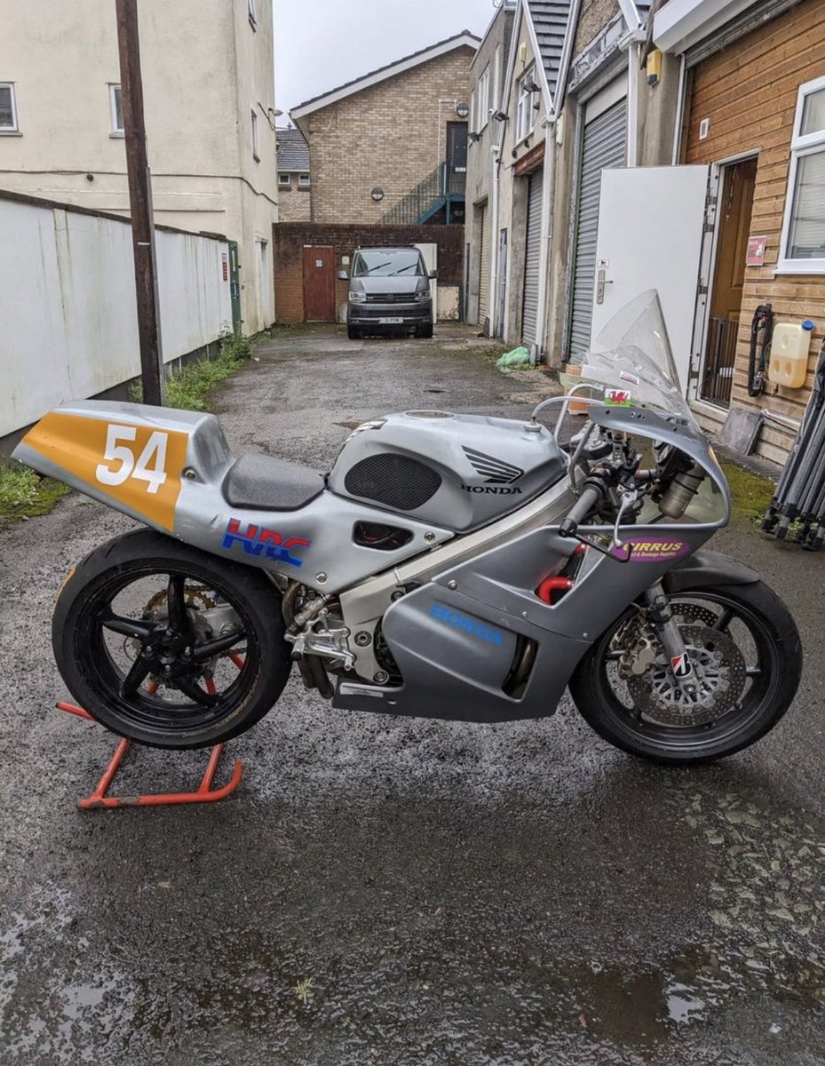 Both 400s for sale. Anyone interested PM me 🤞🏻