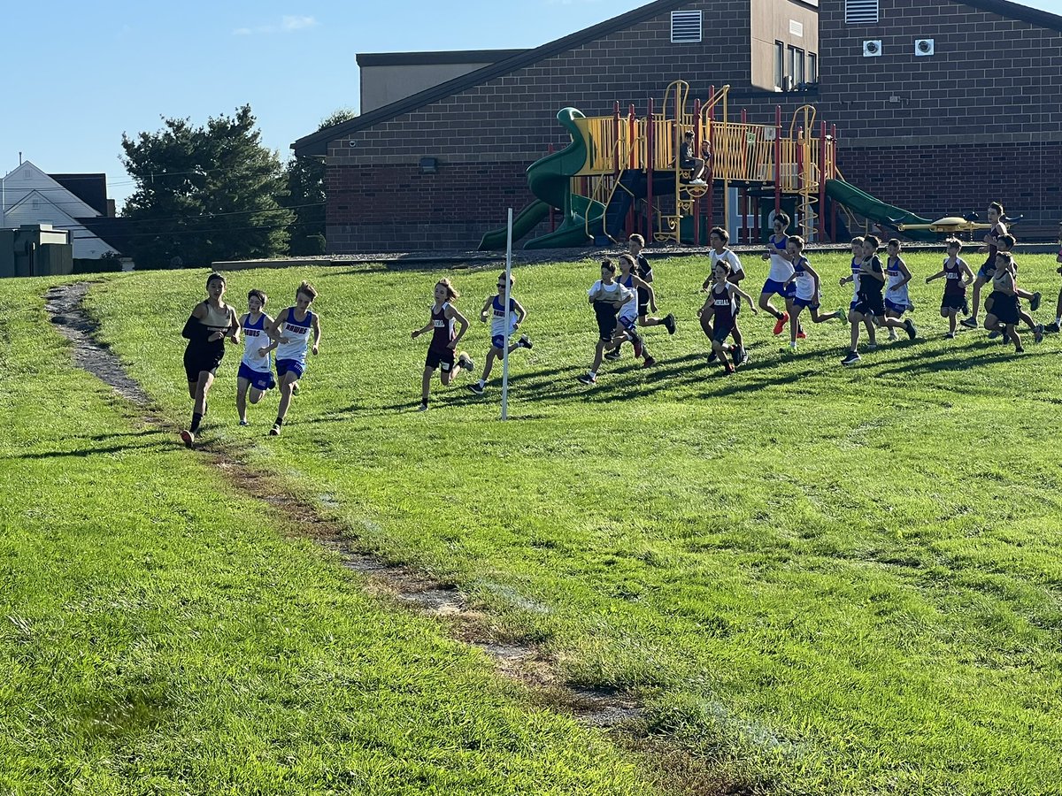 DDEGambino's tweet photo. Our Boys Cross Country runners did a great job this afternoon! @DDESSnow  @minterteacher https://t.co/Nf2EXN45Hn