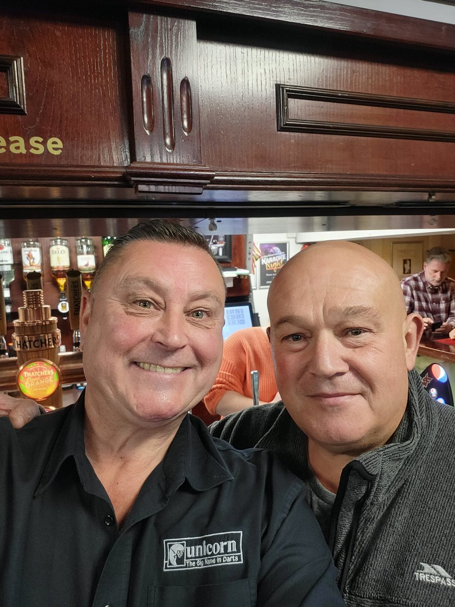 Popped out for a beer and bumped into the legend 🎯 The Pieman Andy Smith what a man