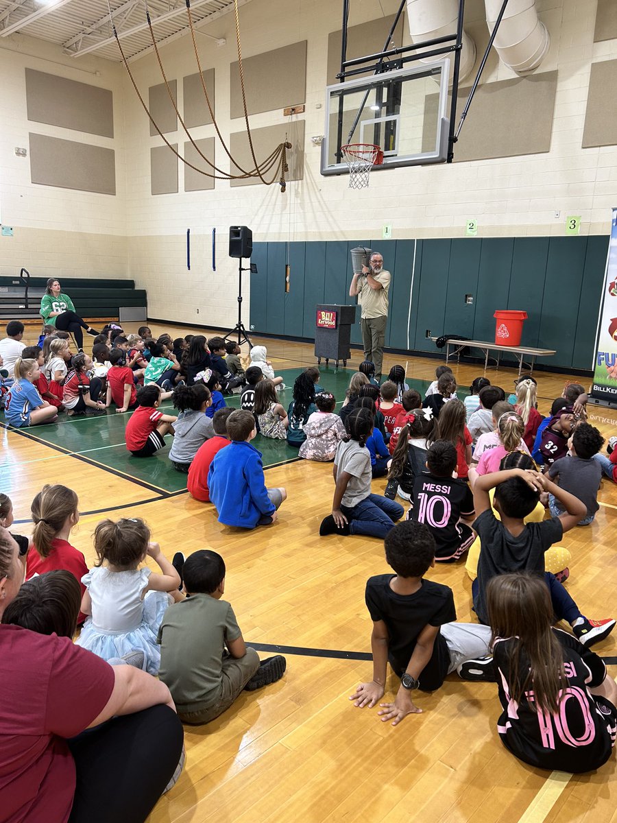 The Magic of Recycling ♻️ is one of our favorite assemblies. Mr. Bill Kerwood is excellent! We round out the Week of Respect by talking about respecting our community and environment ☺️👍