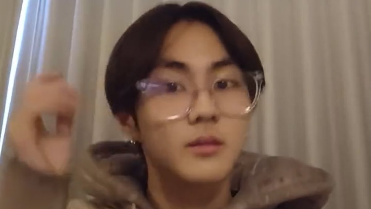 THE GLASSES?!?! #JUNGWON