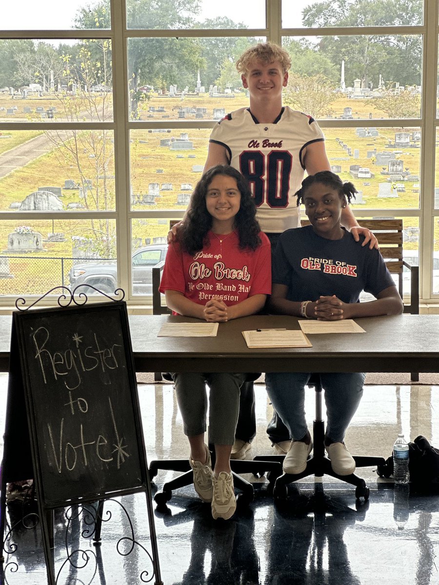 Big shoutout to Bryce, Fatima, and Maria, #msosambassadors from Brookhaven, for championing a voter registration drive at their school this week! 👏🏻