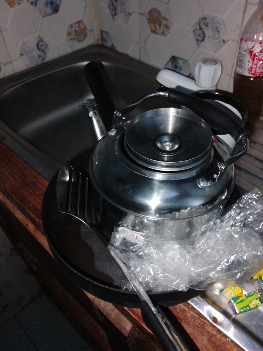 Kunsky008's tweet photo. I don buy frying pan and kettle e remain blender once i buy blender like this na marriage straight i go find one Obidient babe for Twitter marry. https://t.co/rnHuQsw00Y