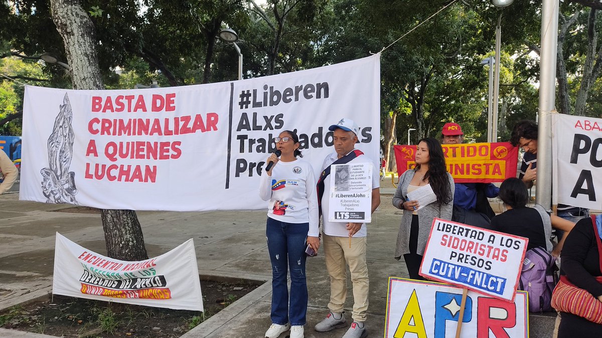 #5Oct Los padres del joven estudiante John Álvarez interviene en el acto político cultural para exigir el cese de la criminalización de las luchas populares en Venezuela 
#LiberenALxsTrabajadorxsPresxs