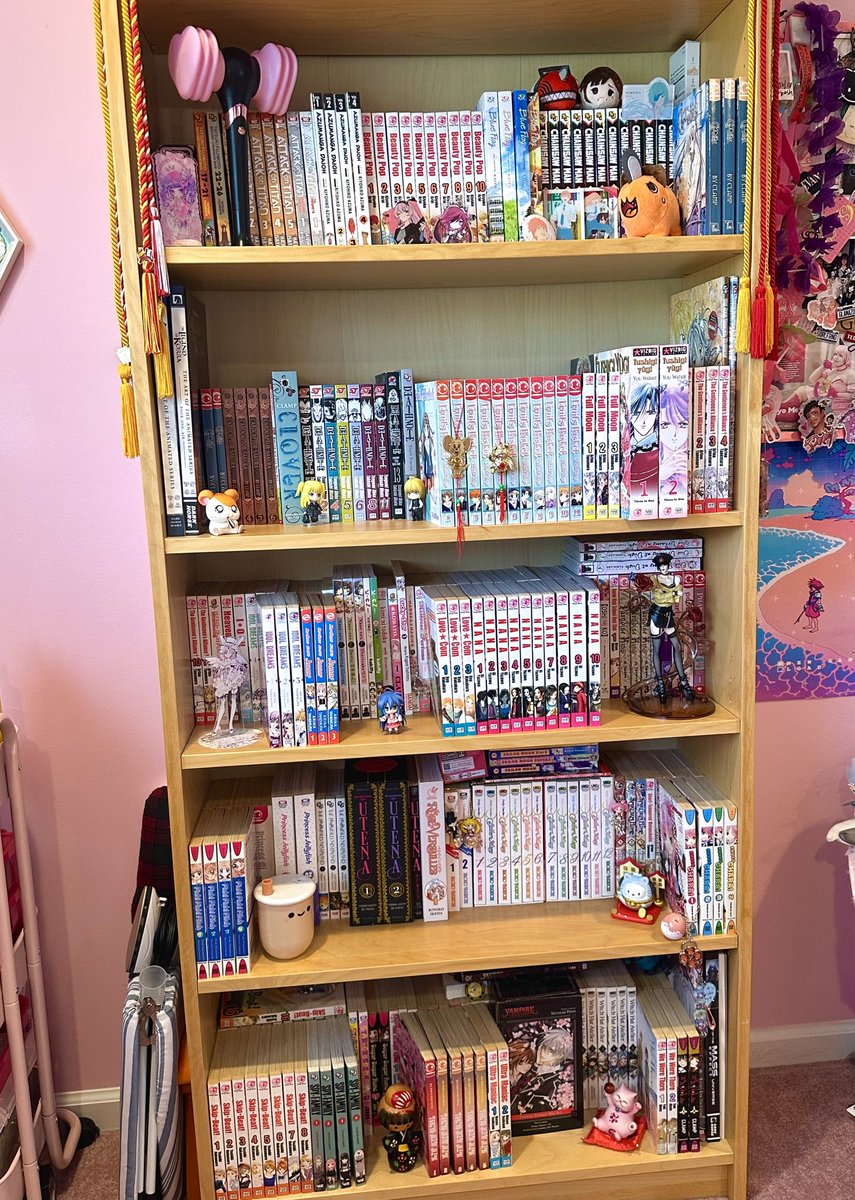 I finally got a dedicated shelf for my figure collection and did some major reorganizing of my manga shelf! 💕