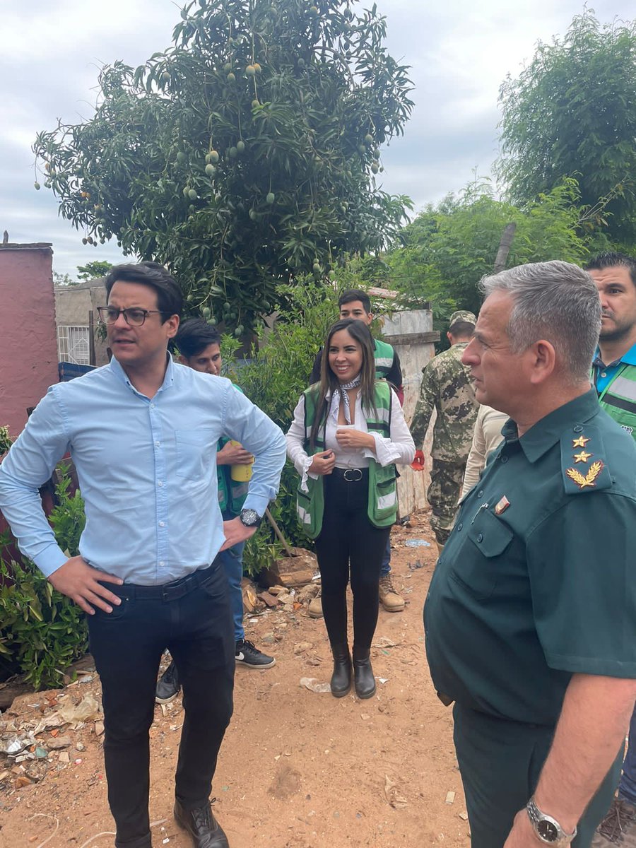 Hoy 5 de octubre/23, el COMINGE se encuentra llevando a cabo trabajos de limpieza en el cauce del Arroyo Moroti, en el Barrio Santa Ana de la Ciudad de Asunción; mediante el empleo de su personal con vehículos y maquinarias a fin de cooperar con la Municipalidad de Asunción.