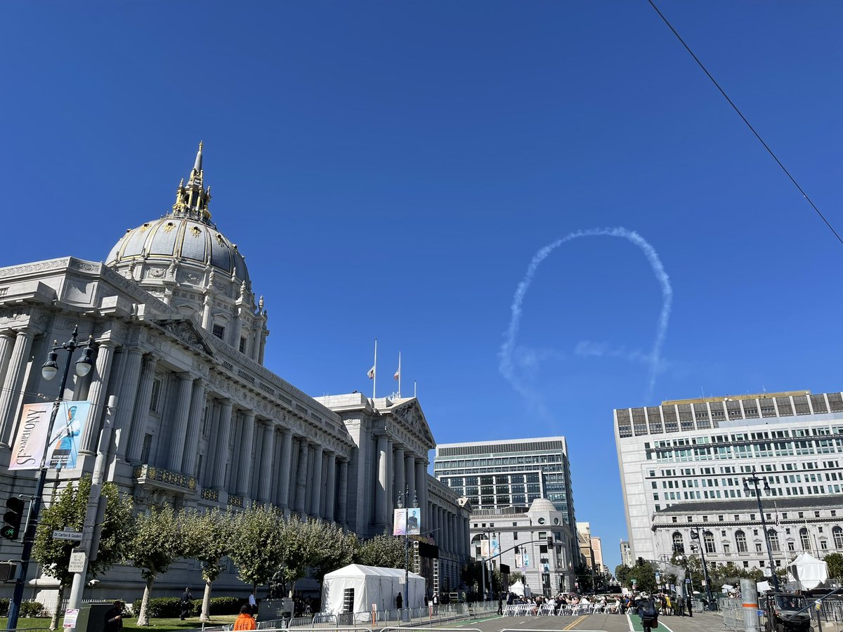 Blue Angels paint a D in the sky above Dianne Feinstein’s memorial service at SF City Hall