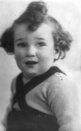 AuschwitzMuseum's tweet photo. 5 October 1940 | Dutch Jewish boy, Hijman Poons, was born in Amsterdam.

He was deported to #Auschwitz from #Westerbork in January 1944. He was murdered in a gas chamber after arrival selection. https://t.co/splPvgabuz
