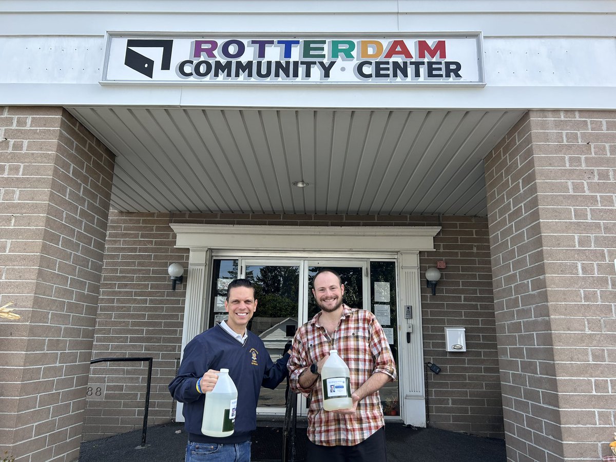 Stopped by the Rotterdam Community Center to drop off some hand sanitizer today! Had a great chat with Pastor @dglongmire about some of the great work he’s doing in our community. Looking forward to some of the exciting events coming up soon. 💙 #CommunitySupport #RotterdamStrong