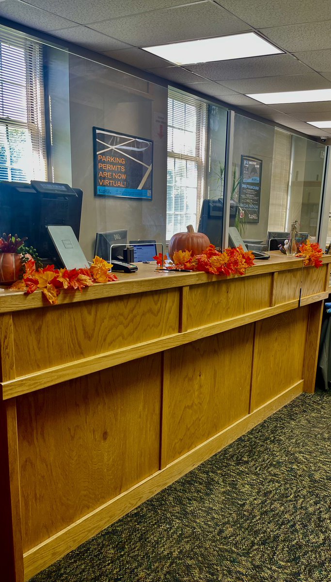 CSIPark_Dolphin's tweet photo. Thanks to technology, these lines are a distant memory for the Office of Parking Services. At CSI, our office has come a long way and will continue to improve as we are always exploring ways to evolve and streamline our operations. 

#dolphincard #csiparking #tbt https://t.co/Wnm3lWQ1nt