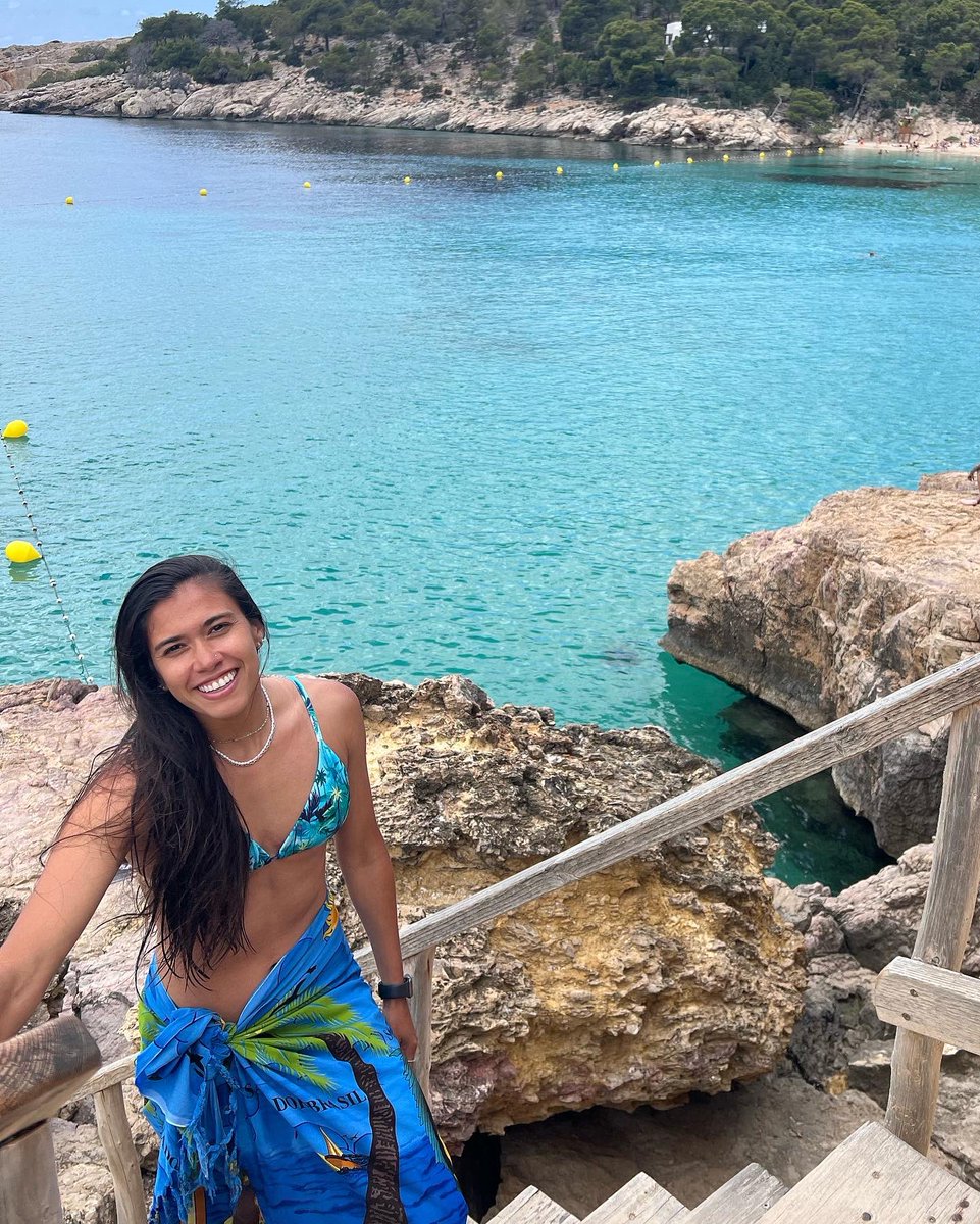 antoniasilvaa's tweet photo. Ibiza, sua linda! Saudades 😍🙃 #TBT https://t.co/A3q25VN6r2