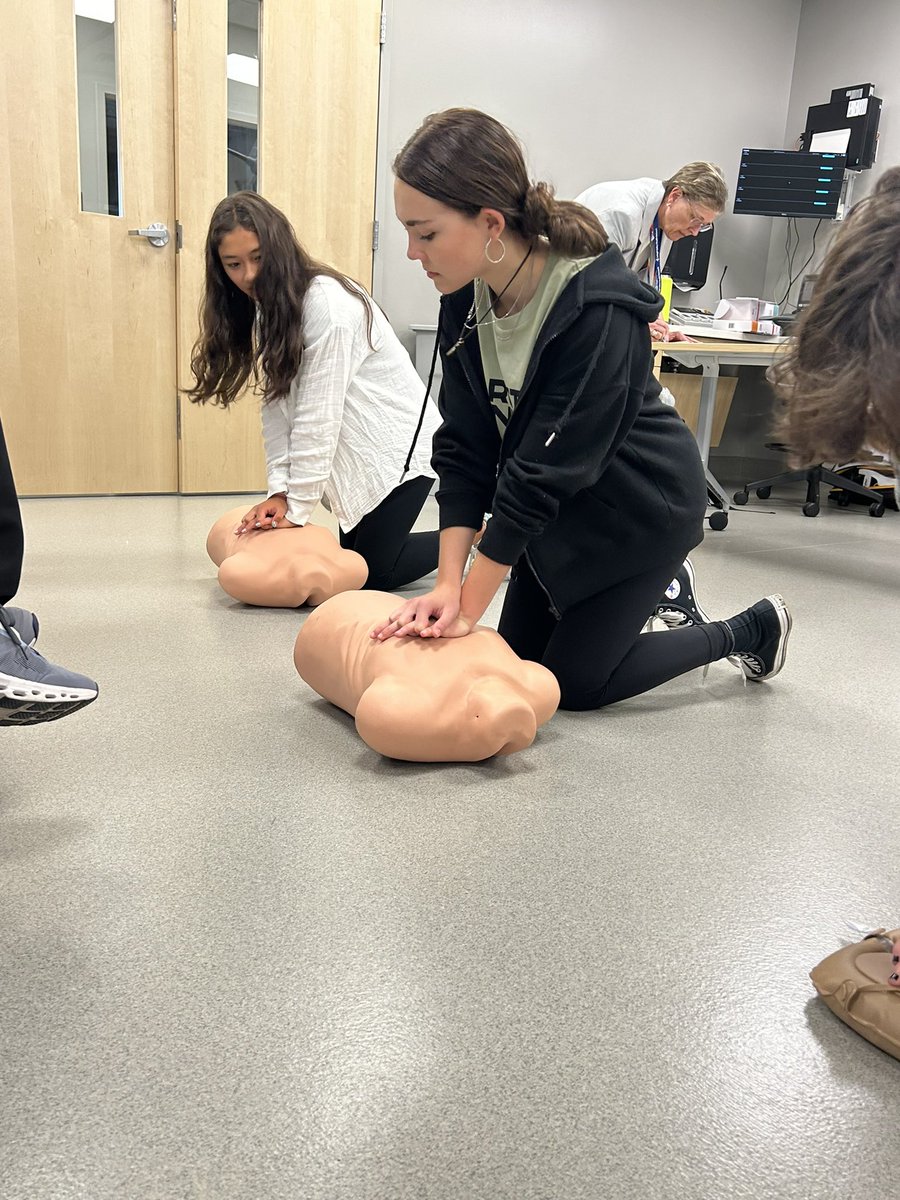 LHS_FutuMedical's tweet image. Thank you @LVHN for hosting Liberty HS students at the Healthcare Education Center for a Mini Medical School Day! We appreciate all of the hard work put into this amazing experience! @lvhemres @DrKeshodkarS @MissRichardsLHS @MrLittleScience