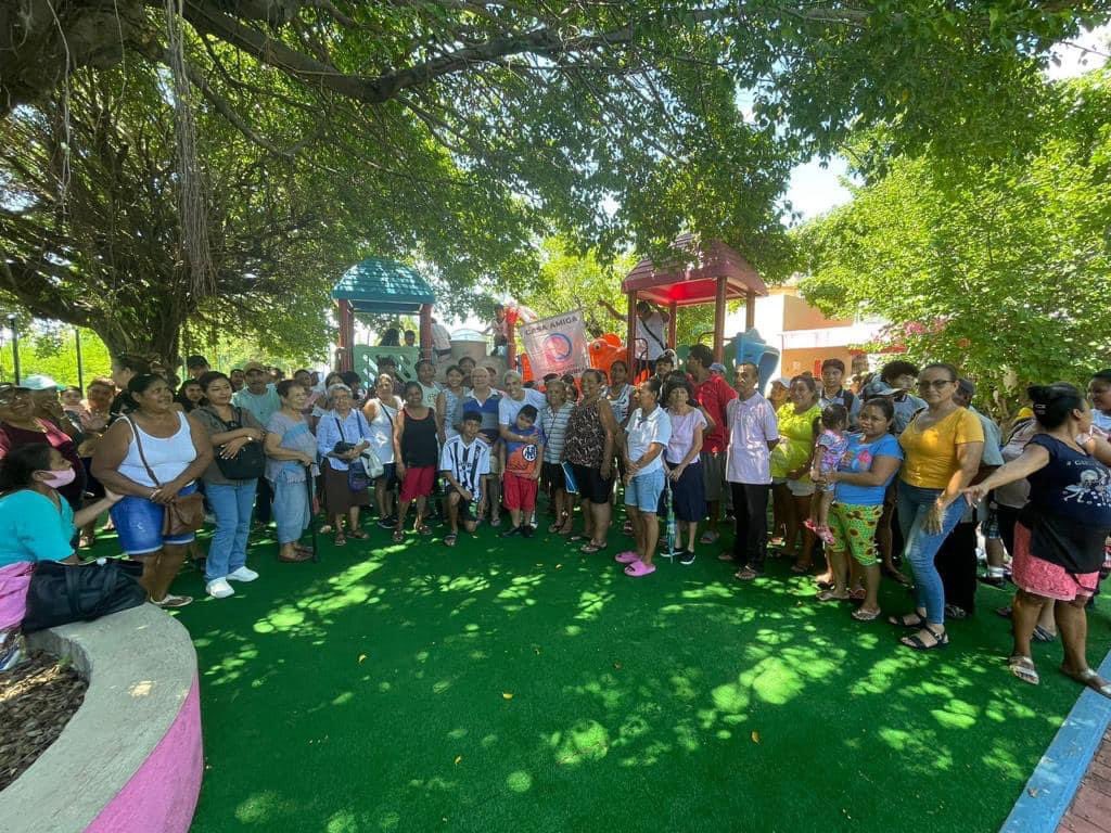 TalinaSalinasP's tweet photo. Tuve el privilegio de reunirme con los vecinos de la Colonia Los Periodistas. Fue un encuentro enriquecedor en el que escuché sus valiosas peticiones y compartimos ideas para mejorar nuestro #Acapulco. ❤ https://t.co/MlLJawA64X