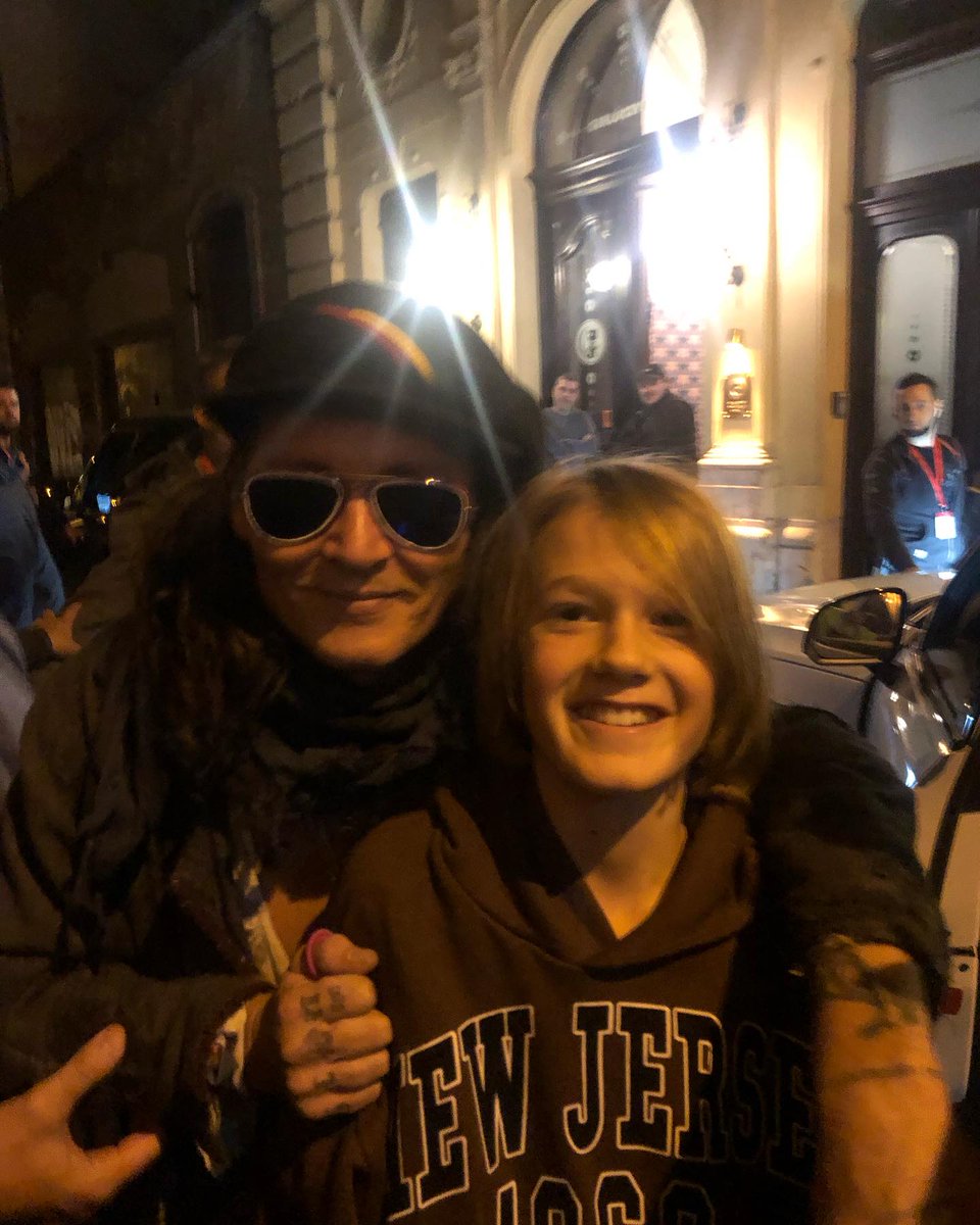 Jade_Depp_'s tweet photo. Johnny with his little relatives 🥰🥰

📸https://t.co/mPJ576NBKy https://t.co/ergDuFHDQa