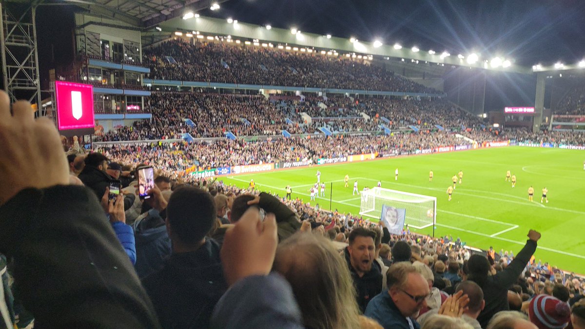 Absolute scenes in the Holte End
Up the Villa ❤️❤️❤️