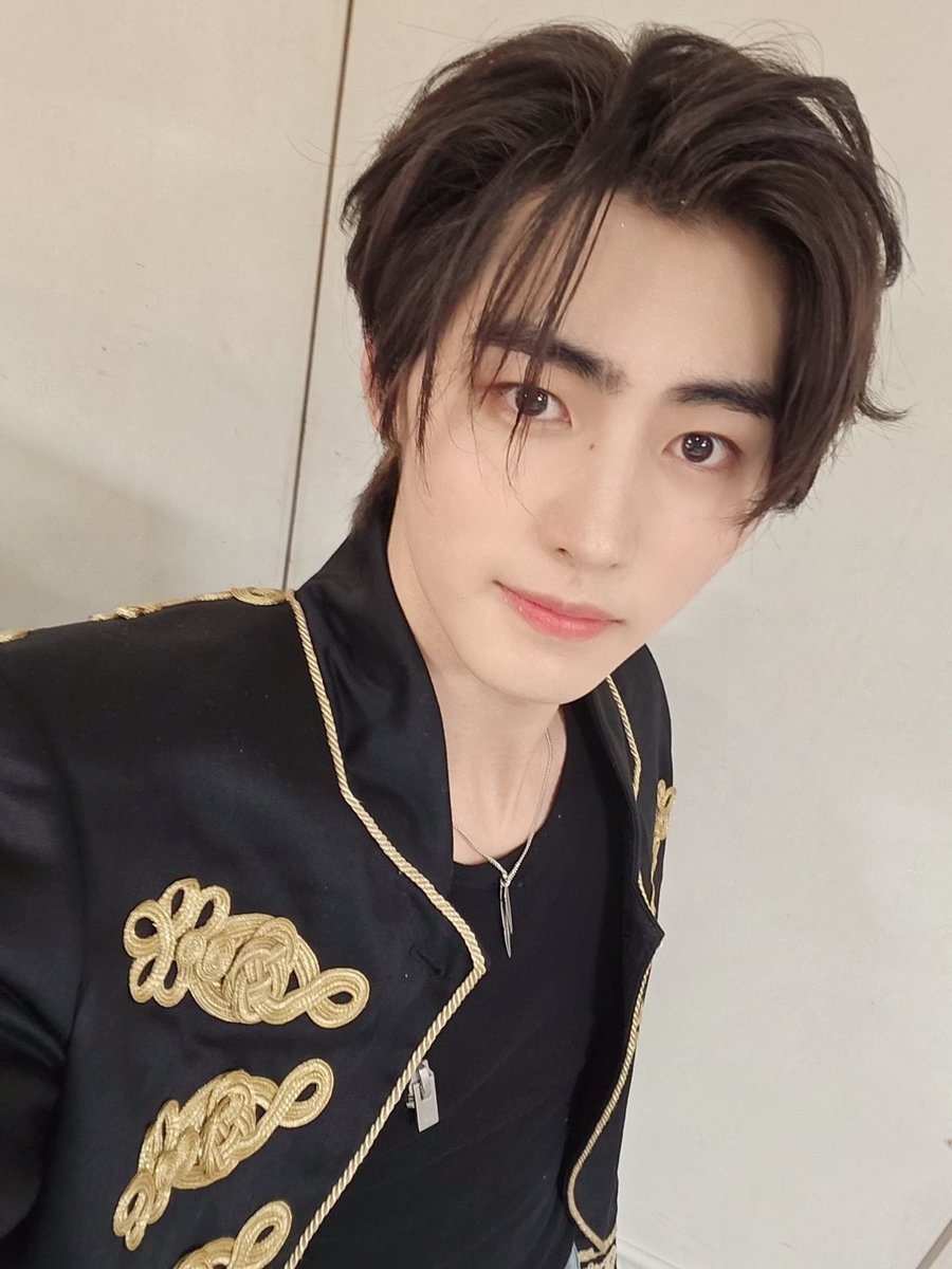 AsiaEnhypen's tweet photo. WVRS | 231006

#SUNGHOON 🌟 wrote a post:

Fighting , everyone!!

#성훈 #ENHYPEN #엔하이픈 @ENHYPEN_members @ENHYPEN https://t.co/0uGbPKSCGe