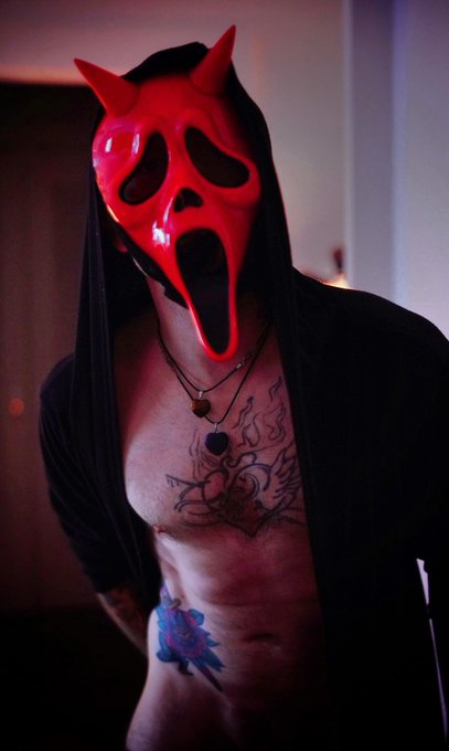 What&rsquo;s your favorite scary movie? https://t.co/RGcW0j5jzh<a href="/tag/onlyfans"class="tags"><span>#onlyfans</span></a>