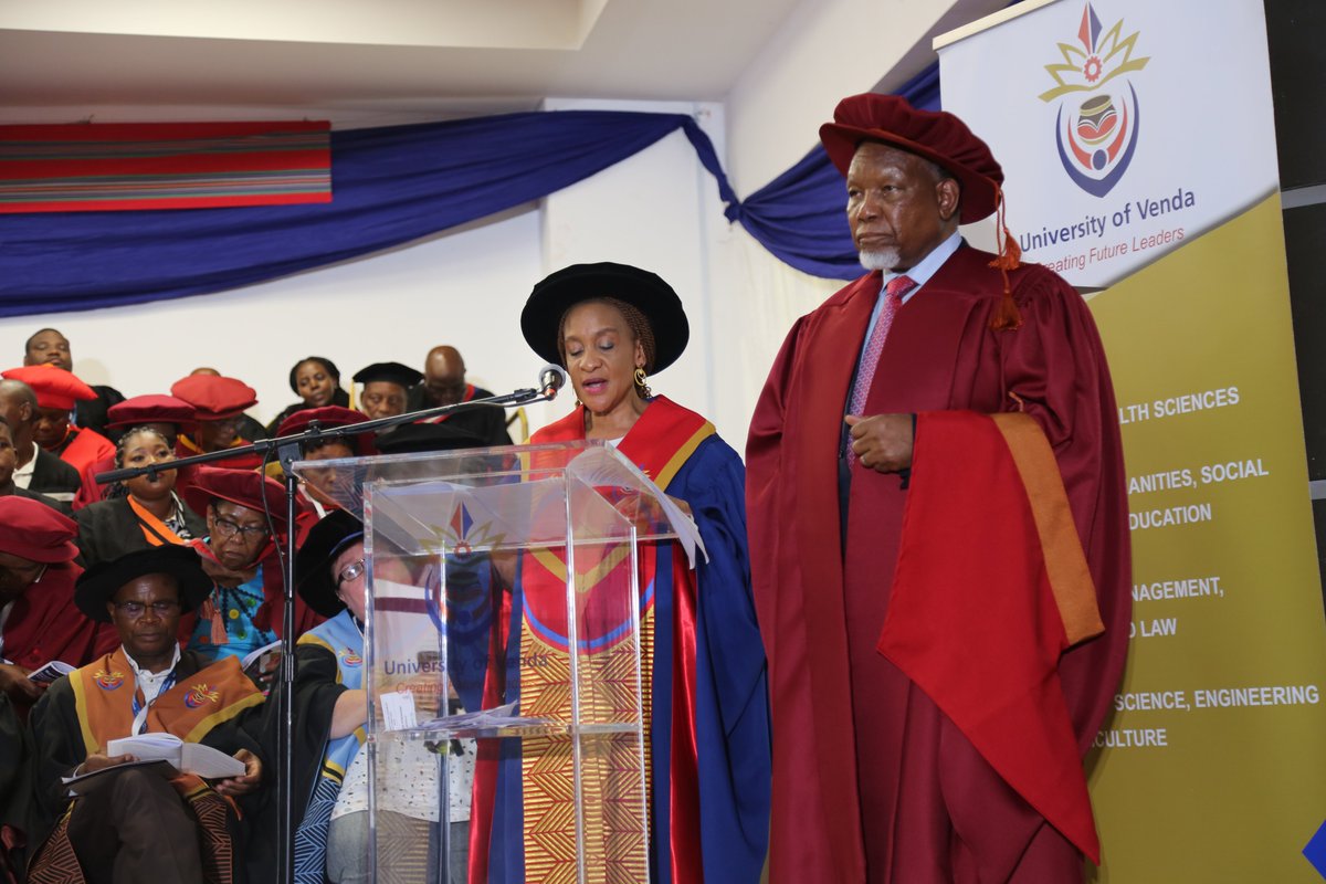 Univenofficial's tweet photo. Former President Kgalema Motlanthe received an Honorary Doctoral Degree at the University of Venda's graduation ceremony.

CONGRATULATIONS 🎊🎉 

#UNIVENGraduation   

#CreatingFutureLeaders https://t.co/Z3WJL4PILl