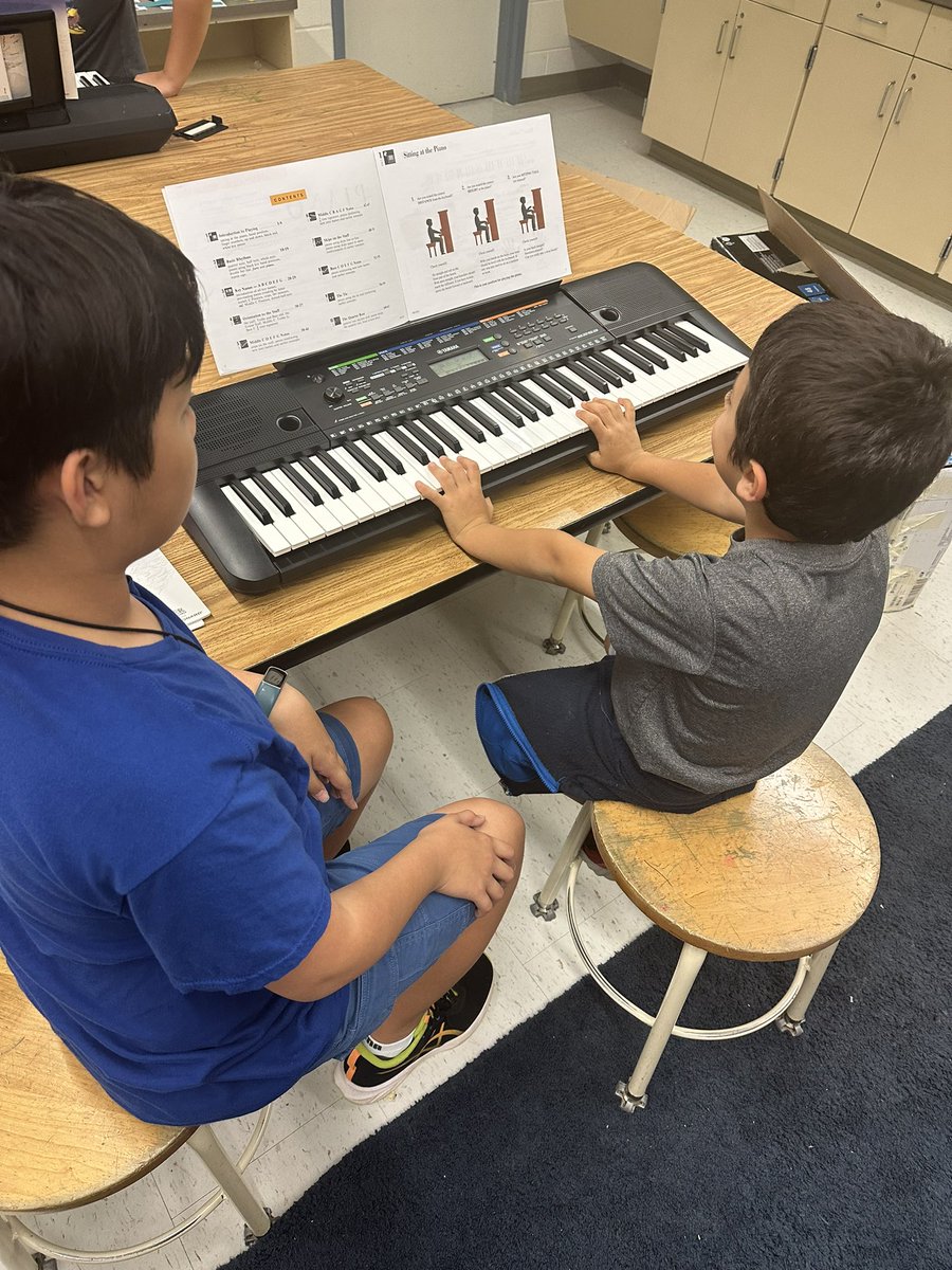 MusicFoxChapel's tweet photo. Piano pals club is off to a great start! It was our first day and all students and mentors had big smiles. Thank you to the Tacy Foundation for bringing piano lessons to Fox Chapel https://t.co/HrLLAS76ll