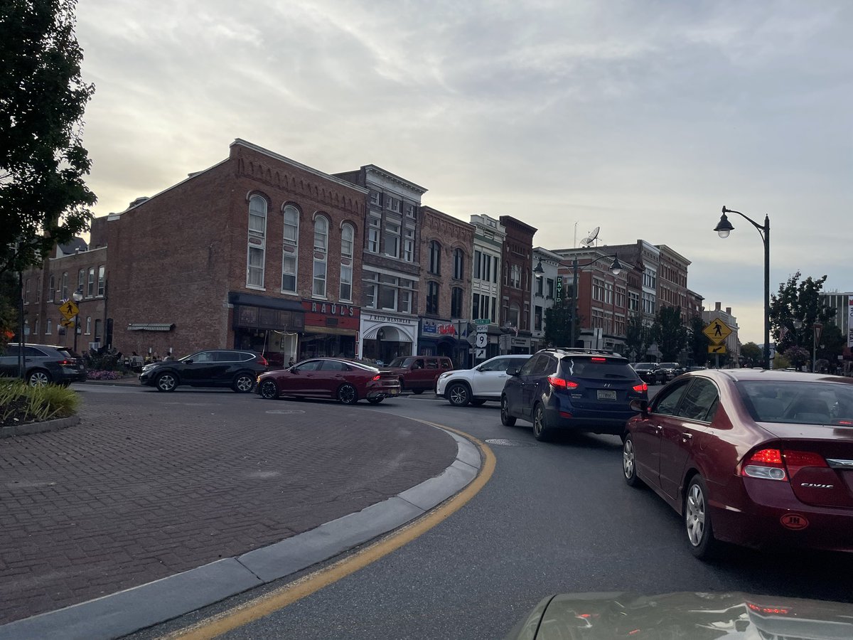 DailyFoothills's tweet photo. Traffic is bottled up at Centennial Circle in Glens Falls at the moment. https://t.co/7IRakW5DtG