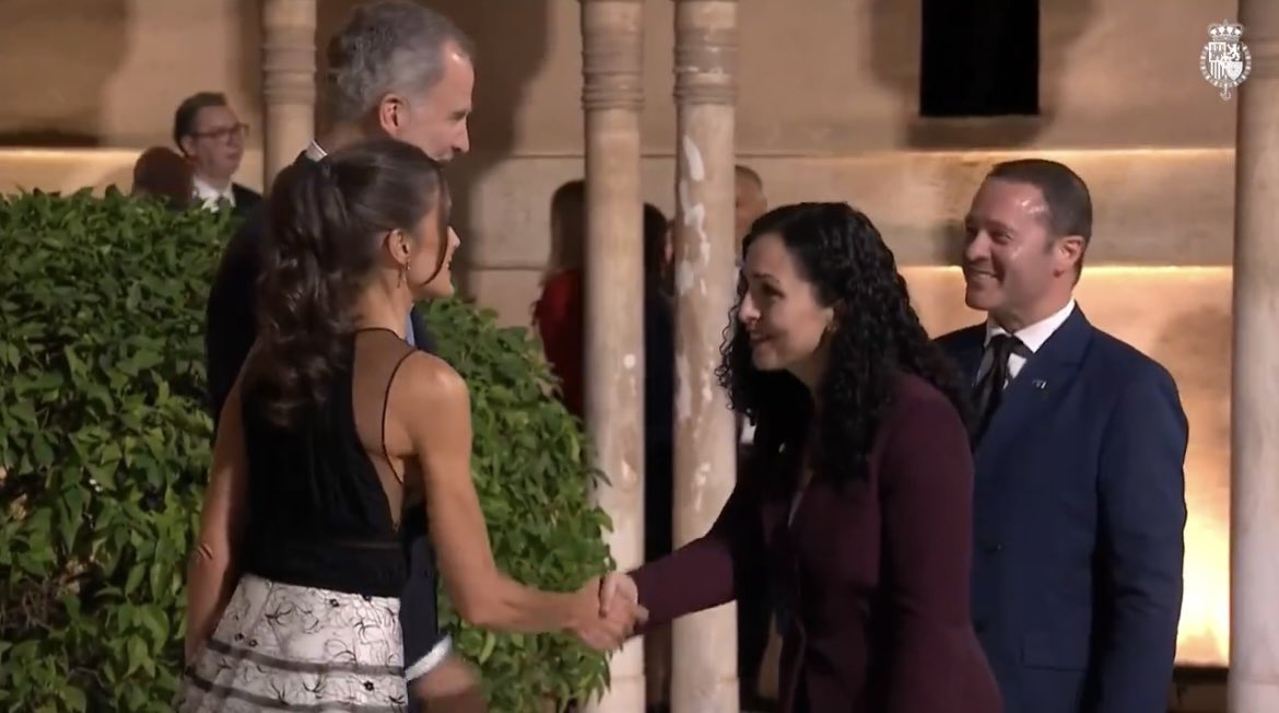 I dedicate this tweet to all my Kosovophobic readers in Spain and elsewhere.

The pic, taken in my hometown of Granada, shows the warm handshake between Her Excellency Dr. Vjosa Osmani-Sadriu, President of the Republic of Kosovo 🇽🇰 and Their Majesties the King &amp; Queen of Spain 🇪🇸