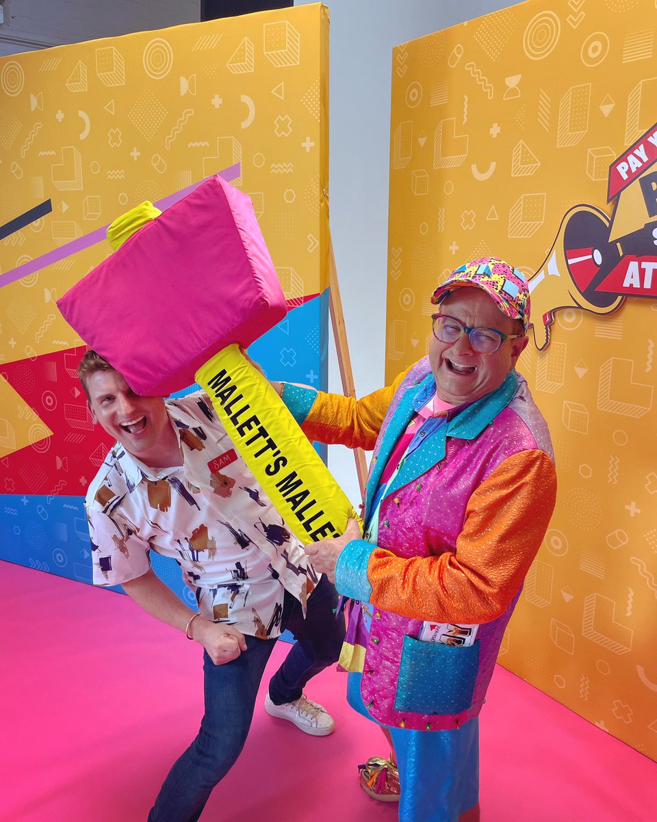 SamJSadler's tweet photo. Clouted by this living legend!!
#MalletsMallet #Shoot #AD #Advert #Filming #OnSet #BTS #80s #GameShow #Commercial #Actor #Presenter #TimmyMallet #EverydayImHustling https://t.co/nIXfinBPZo