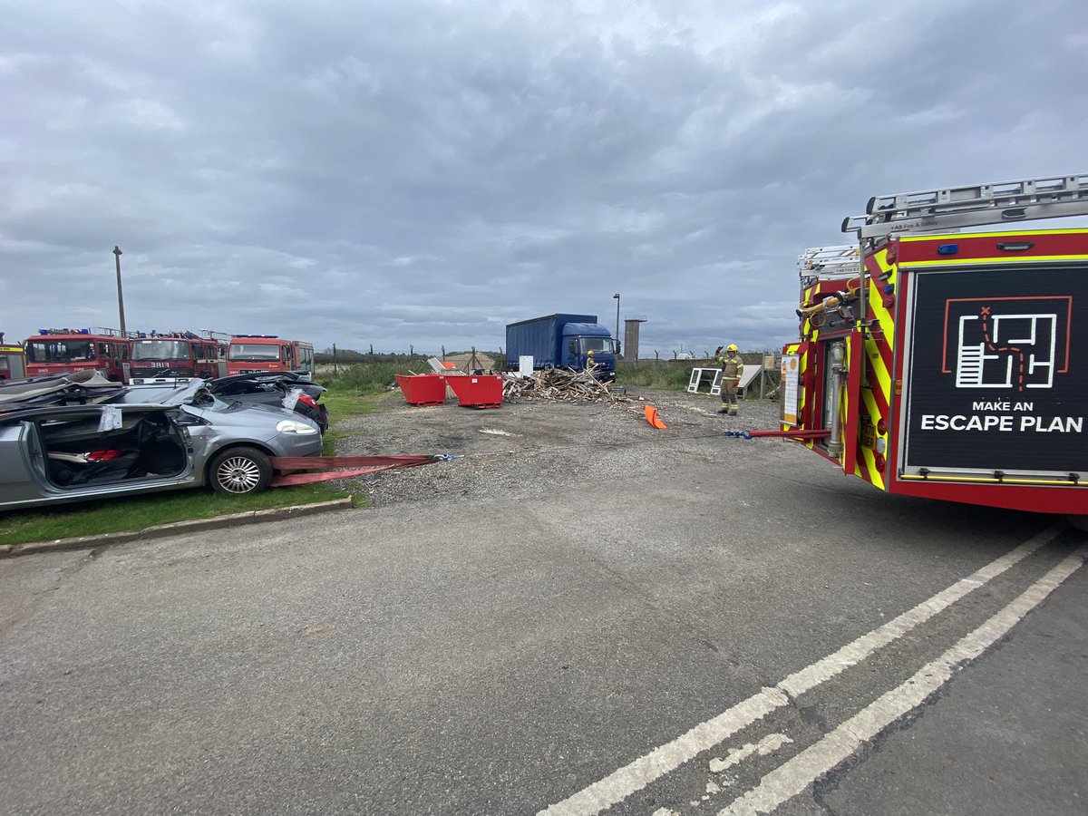 GLTechRescue's tweet photo. A great week with @LincsFireRescue for the first of 3 #heavyrescueoperator courses,designed around their new equipment profile for large vehicle rescue. New Techniques and guided scenarios to release heavy vehicle entrapment or create extrication space. Thanks to all involved https://t.co/Bovhinok0i