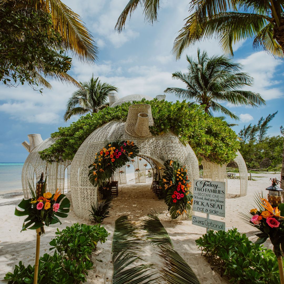 DestinationWeddings tweet media