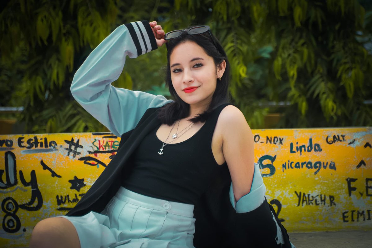 ErickRa1914's tweet photo. CANDIDATA A CHICA DERECHO&amp;APP 2023. 👑 

Sthefanie Fuentes Calero
17 años de edad 
1er año de la carrera de Derecho.
Barra color: Blanca. 🤍 

#Fotografía: Paulur/kSanteliz
#CUUN1914
#RumboAChicaCUUN https://t.co/mGpZl1nRmN
