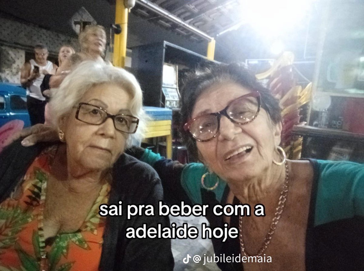 paiva's tweet photo. eu e a best no futuro https://t.co/fMZtrpPPdq