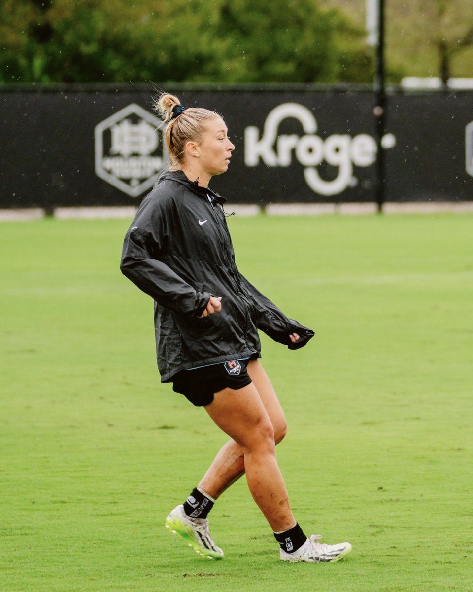 HoustonDash's tweet photo. A little rain can’t stop us 😏

#DTFO https://t.co/gEtjh43Ys9