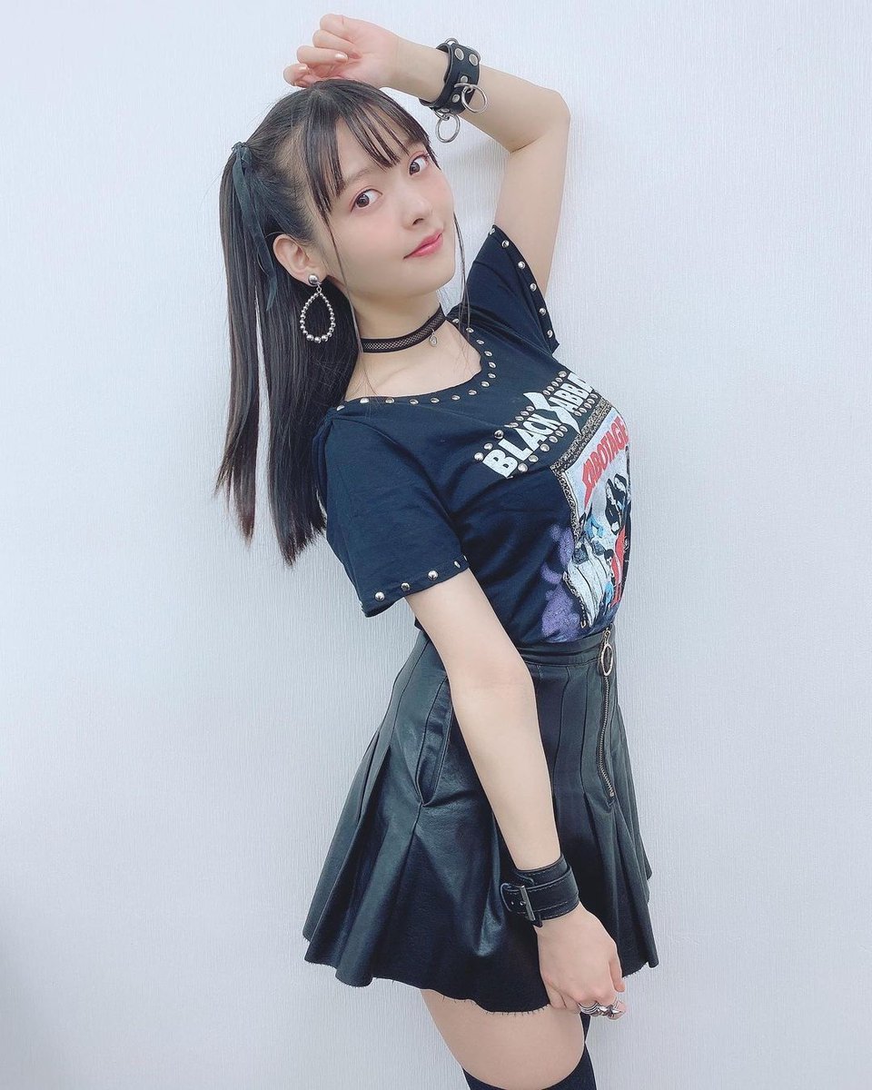 La cuenta oficial de la Actriz de Voz Sumire Uesaka fue diagnosticada con inflamación de las cuerdas vocales. Debido el staff cancelo todas sus presentaciones para que la seiyuu pueda recuperarse. El staff de Uesaka se disculpa por todas las molestias causadas. #SumireUesaka.