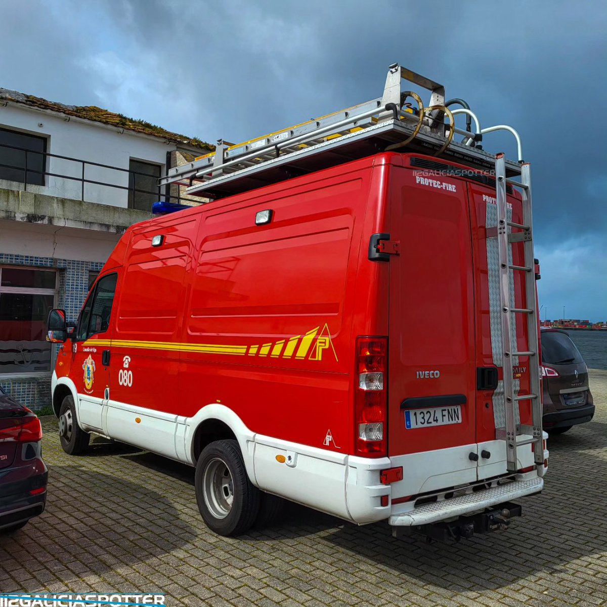 GaliciaSpotter's tweet photo. Iveco Daily 50C15 perteneciente a la unidad de Buceo del parque de Bomberos de Vigo.
#Bomberos #firefighter #vigo #galicia #practice #bombeiros #fire #vehicles #vehiclesofinstagram #vehiculos #iveco #bomberosvigo #firevehicle #firetruck #protecfire https://t.co/jA2HsvhMWl