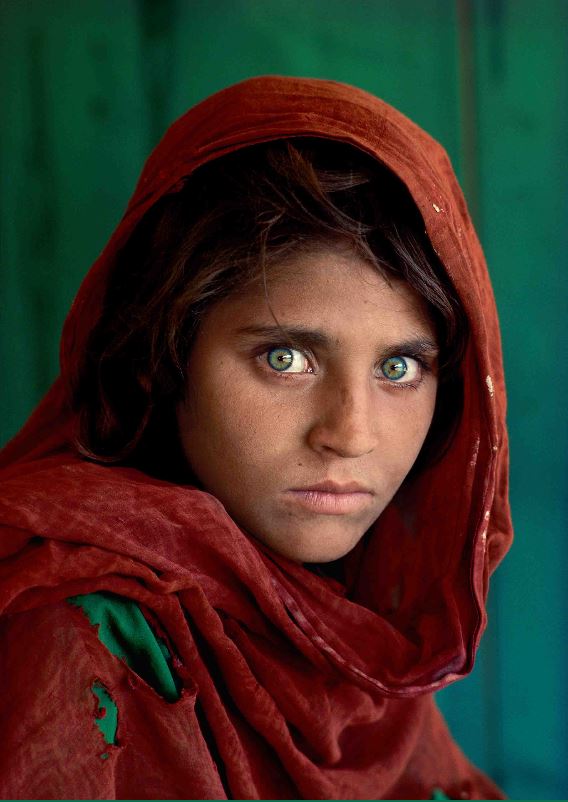 Steve McCurry is making the US Debut of his exhibition right here in Chicago on October 20! Housed at the Loyola Museum of Art, “Steve McCurry. ICONS” will showcase over 100 of his photographs, including his most notable “Afghan Girl”. Grab your ticket at stevemccurryicons.com/chicago/!