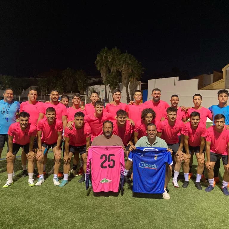 CPAlburquerque's tweet photo. 🚨 OFICIAL 🚨
Presentación de la camiseta del primer equipo con Francisco Durán gerente del patrocinio Sierra de San Pedro - Cobadu
AUPA CPA💙🤍💙🤍💙🤍
#SentimientoAzulyBlanco https://t.co/zZDvEVuaTc