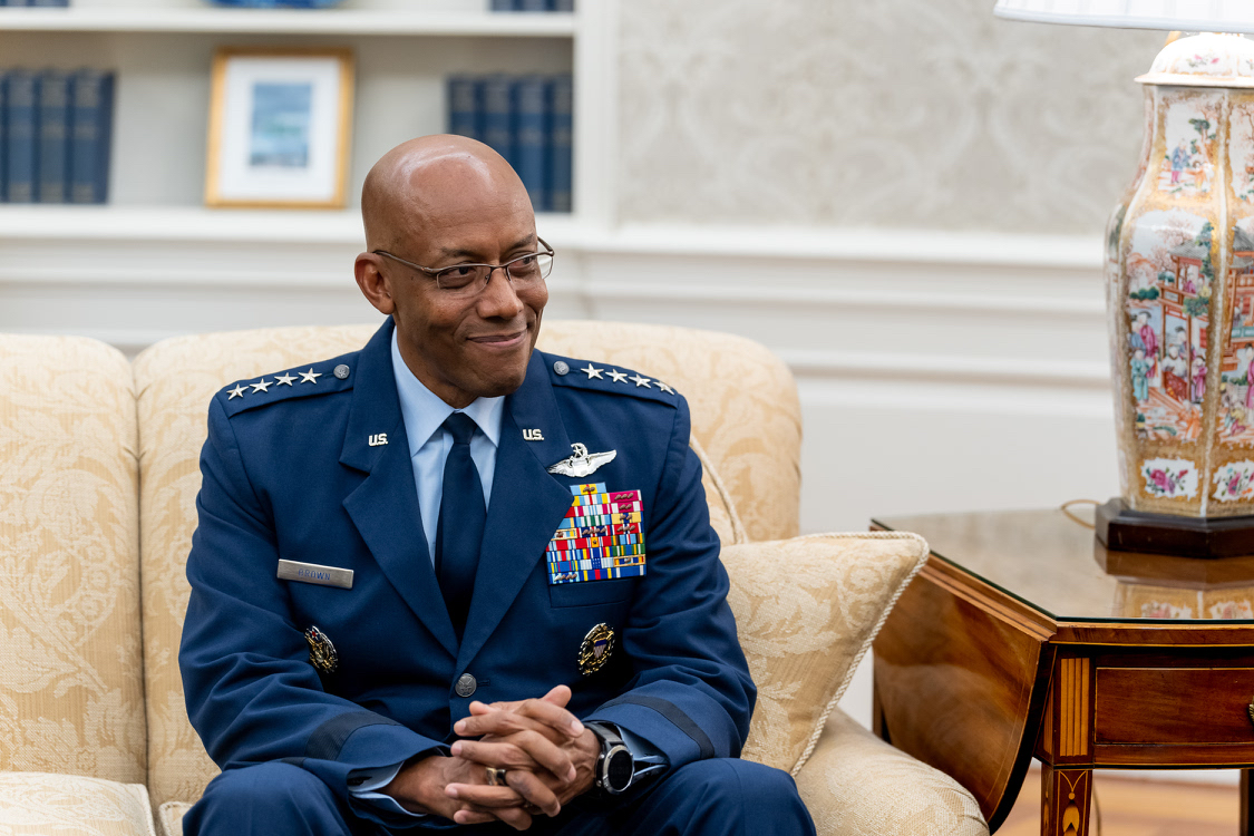 POTUS46Archive's tweet photo. I’m proud to welcome General Charles Brown to his new position as chairman of the Joint Chiefs of Staff.
 
General Brown is a true patriot, and I look forward to working with him to ensure that we can continue to deter and defeat any potential threat to the American people. https://t.co/PXrlPQ9B5X