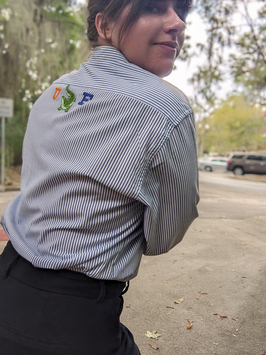 Wore my fav ✨spirit✨ shirt for UF homecoming this week. Do you see those details?!?!?! 🤌 
So question for the audience: should I wear this to a national conference next week?