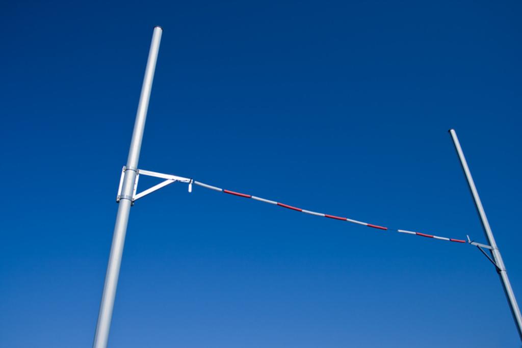 Het gaat niet aan om de lat voor die ander zo hoog te leggen om er ook maar zonder enige kniebuiging vzelf onder door te kunnen lopen.