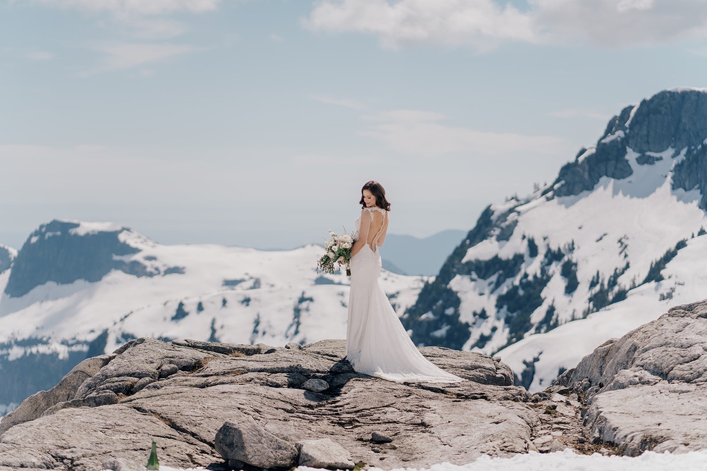 blsbc's tweet photo. Rachel, your beauty shines brighter than these majestic mountains. 🏔️💫 ⁠
⁠
Venue: Pitt Meadow⁠
Photography: @blsbc⁠
⁠
#beautifullifebc #vancouverweddingphotographer #vancouverweddingvideographer • hello@beautifullifestudios.com⁠ • https://t.co/VZr7QCS4vP