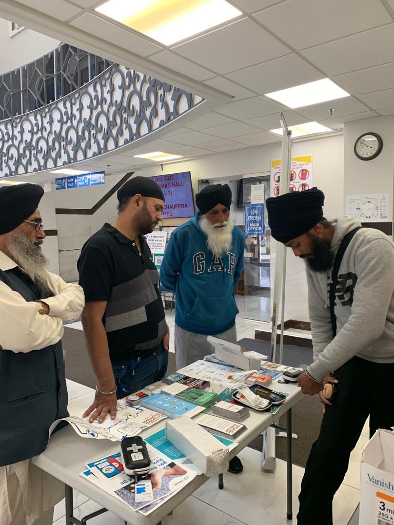 TeamSOUDA's tweet photo. We held outreach booths this past weekend at the #PenduKhedMela, organized by the International Student Union, and at Guru Nanak Sikh Gurdwara, where our volunteers conducted overdose response and prevention training.
#OverdoseResponse #DrugToxicityCrisis #InternationalStudents https://t.co/b8RpLhoQVN