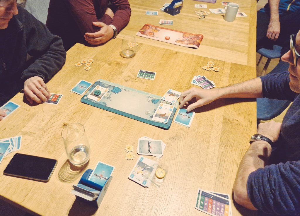 Erster Abend Game Retreat am Schwarzsee: eine Runde Heat (mich hats tatsächlich rausgehauen 🤣) und Challengers! Das Turnierfeeling gefällt mir mega, das Gerede zwischendurch, das lockere Deckbuilding, das Finale... bin begeister 🤗👍