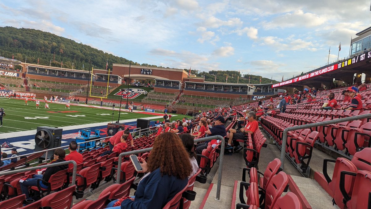 Fanelonmuskyes's tweet image. One hour until Midweek on the Mountain here with @LibertyFootball. Can't wait for a great game tonight
#RiseWithUs #FanEm
