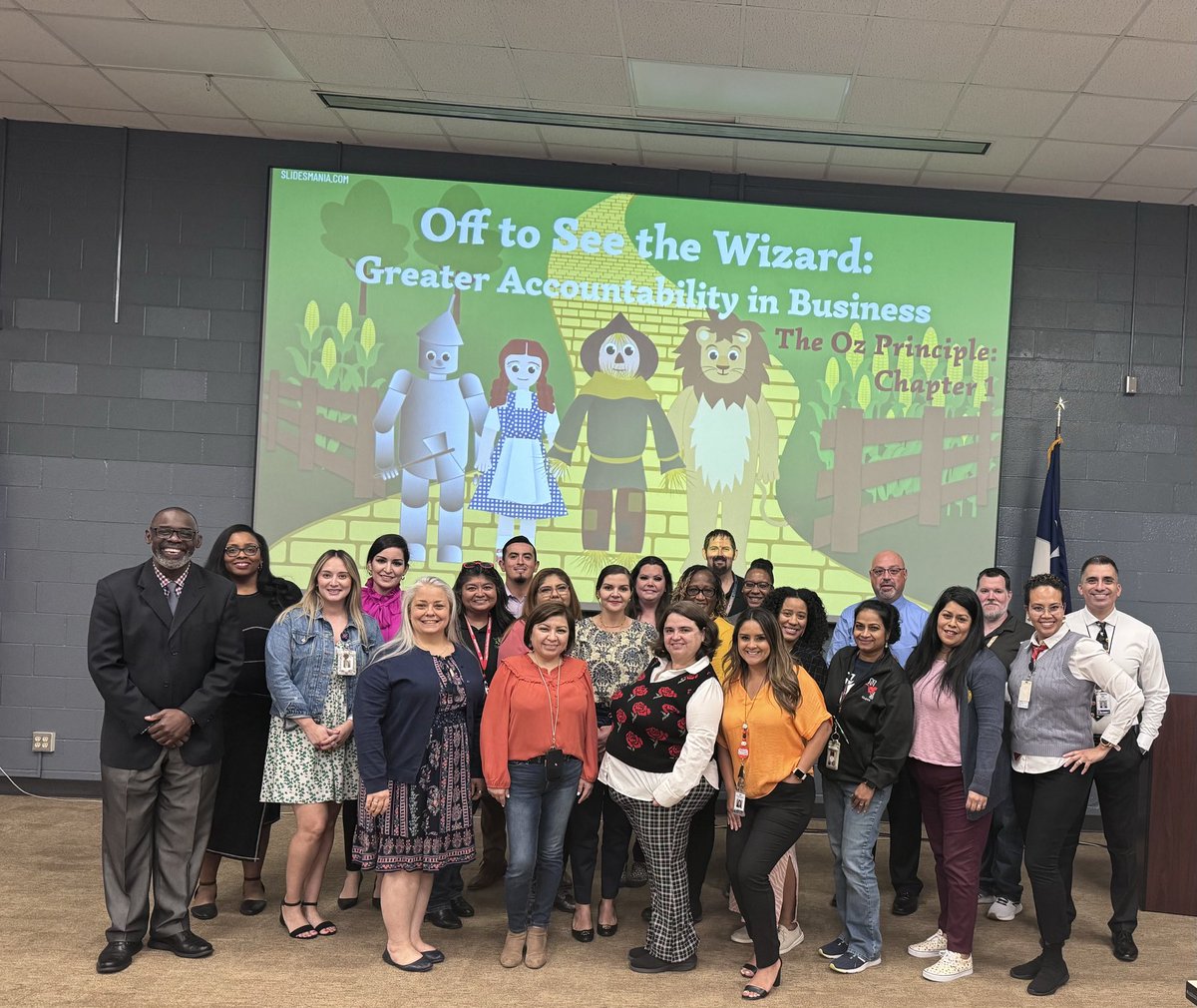 MrWhoopUpOnEm's tweet photo. The Oz Principle, great leadership class!!! GPISD leaders!! https://t.co/VOyexZMO3c