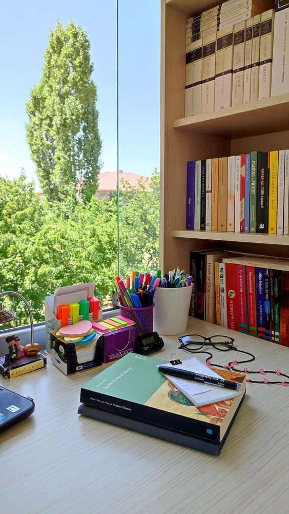 profderedacao_'s tweet image. EXPRESSÕES QUE ENFRAQUECEM OPINIÃO PRA NÃO USAR NA REDAÇÃO  

Ao escrever a red do ENEM é importante defender sua opinião sobre o tema. Mas existem palavras e expressões que ao invés de te ajudar nessa missão, só atrapalham. Vem ver quais são elas aqui:

🔍 #studytwt #studytwtbr