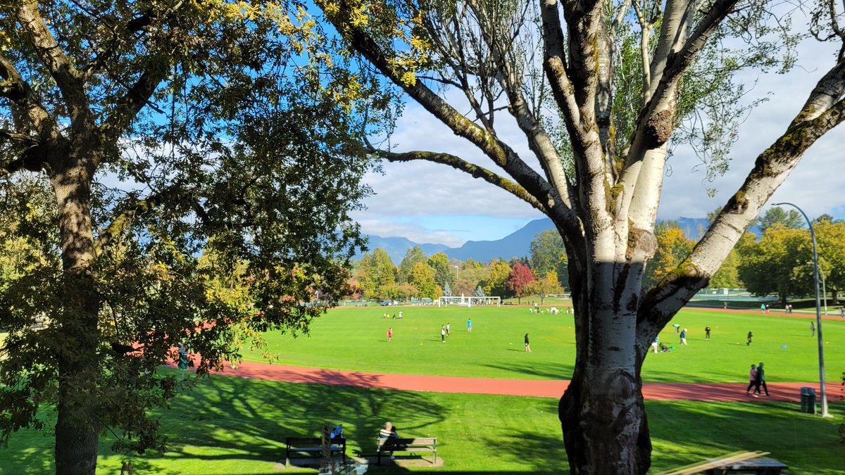 bicramrijal's tweet photo. I never get tired of such magnificent view from my local public library in the @CityofBurnaby !
#burnaby #burnaby365 #city #publiclibrary #publicspace #confederationpark #burnabyheights #fall #fallvibes #epicview #visualizing #CurioCity #curiocityburnaby #canada #insidecanada https://t.co/kdTbO5D6Ci