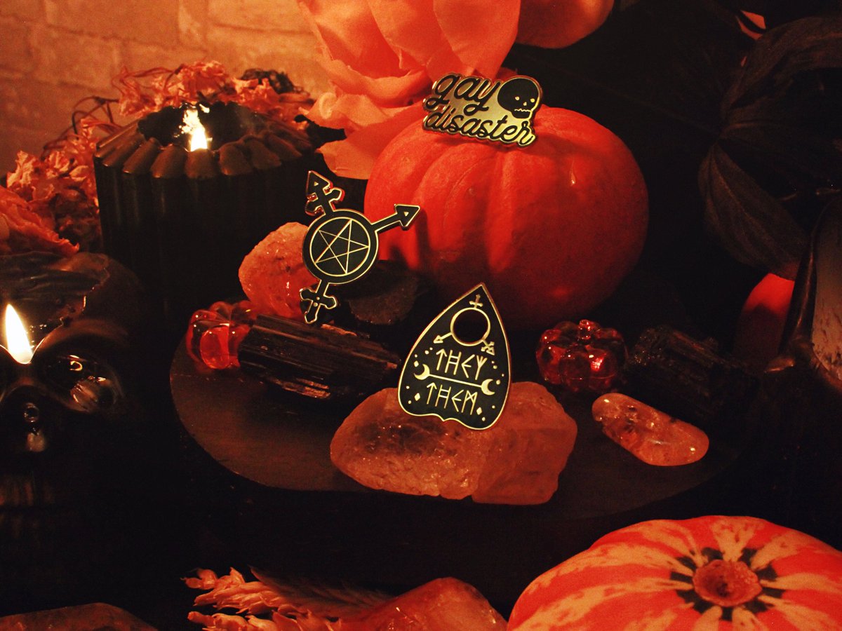 Be sure to stock up some spooky gay goods to be ready for this spooky szn!! 🎃 Shop now at creatoriq.cc/3Z6kAC7 🖤