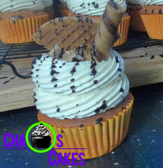 CakesChaos's tweet photo. From todays Bake stream!
Caramel Cake, Caramel Center, Butterscotch and caramel frosting, and various deco pieces!
#cupcakes #cakes #moist #twitchstreamer #smallstreamer #bakingstream #caramel https://t.co/DFWLsumwjq