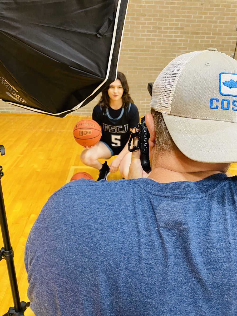 Picture Day!! 📷 Our crew looked great and can’t wait to see how these photos turn out. Stay tuned…🌊🏀