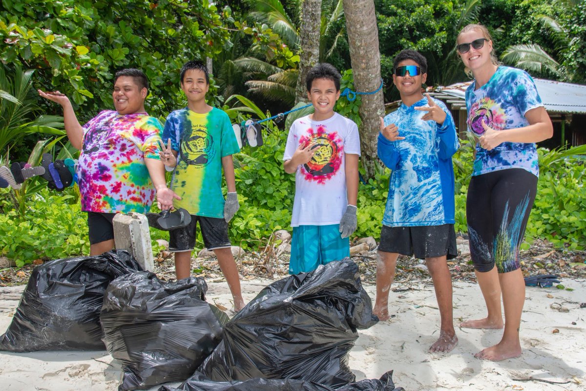 Two new holiday programs at @PICRCPalau. The Ocean Explorers Program—a week long course for students in Grades 6 and 7, and Educators in Science—a three-day, professional development workshop for teachers in Palau. They were both a lot of fun and we've had positive feedback!